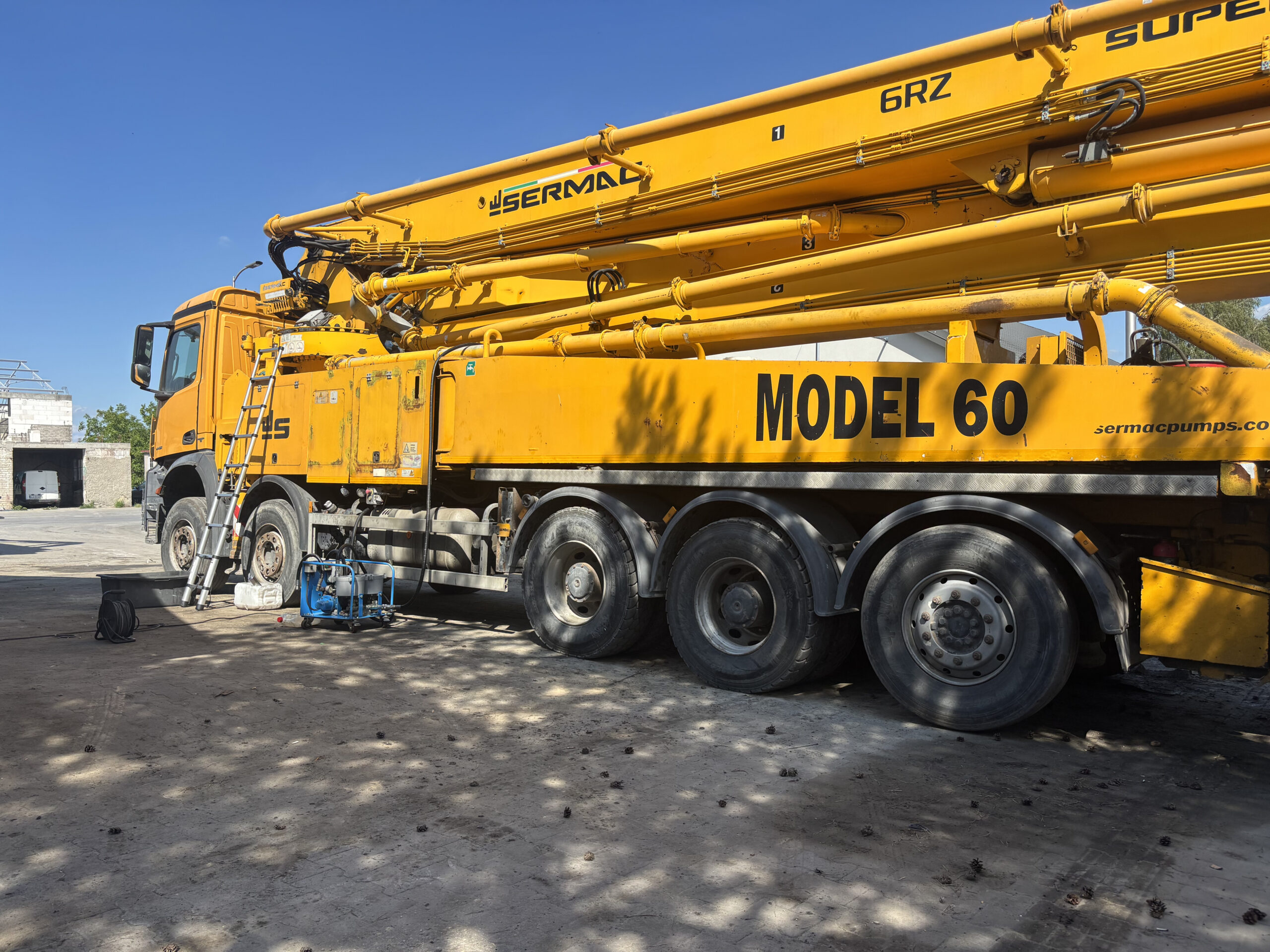 Mobilne stanowisko do badania czystości oleju hydraulicznego na obiekcie klienta - KLEENOIL